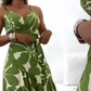 Damen Kleid mit farbenfrohem geometrischem Muster, Taillengürtel und Volantsaum